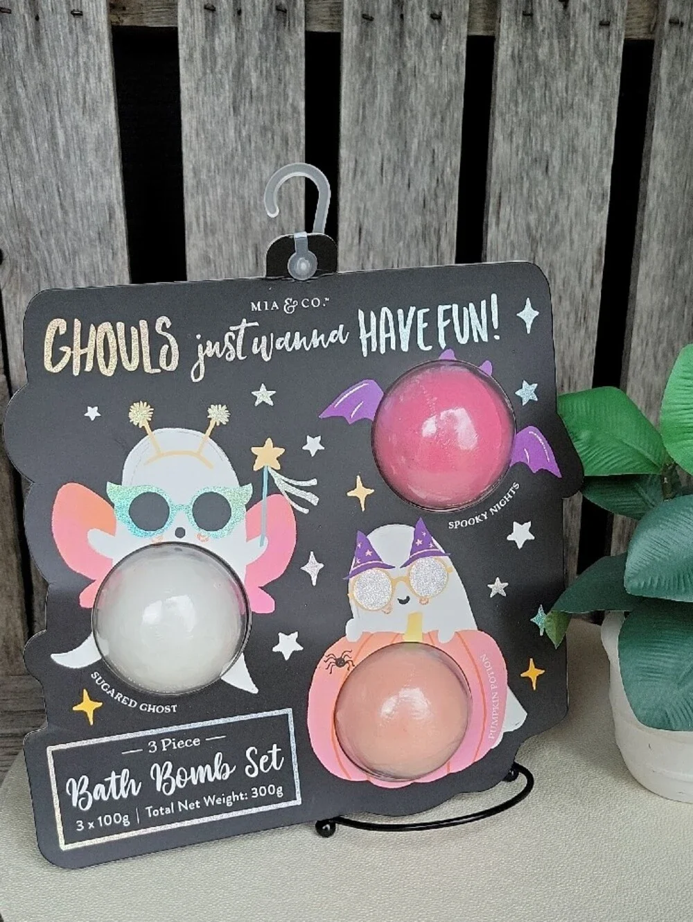 Mia & Co. Ghouls 3-Piece Bath Bomb Set - Pink, White, Peach